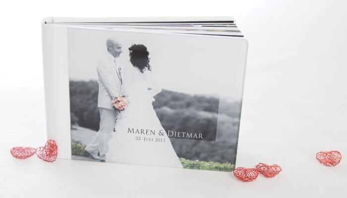 Hochzeitsalbum mit Acryldeckblatt und weißem Ledereinband vom trendsetter Hochzeitsfotostudio