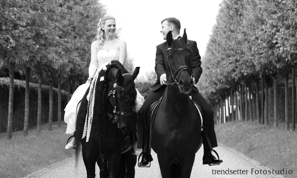 Hochzeitsfotoshooting zu Pferd im Schlosspark Lichtenwalde bei Chemnitz